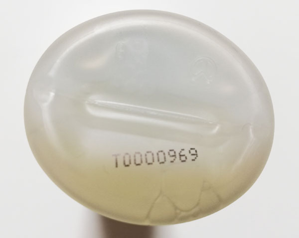 化粧水裏面の製造番号（LOT番号）の写真